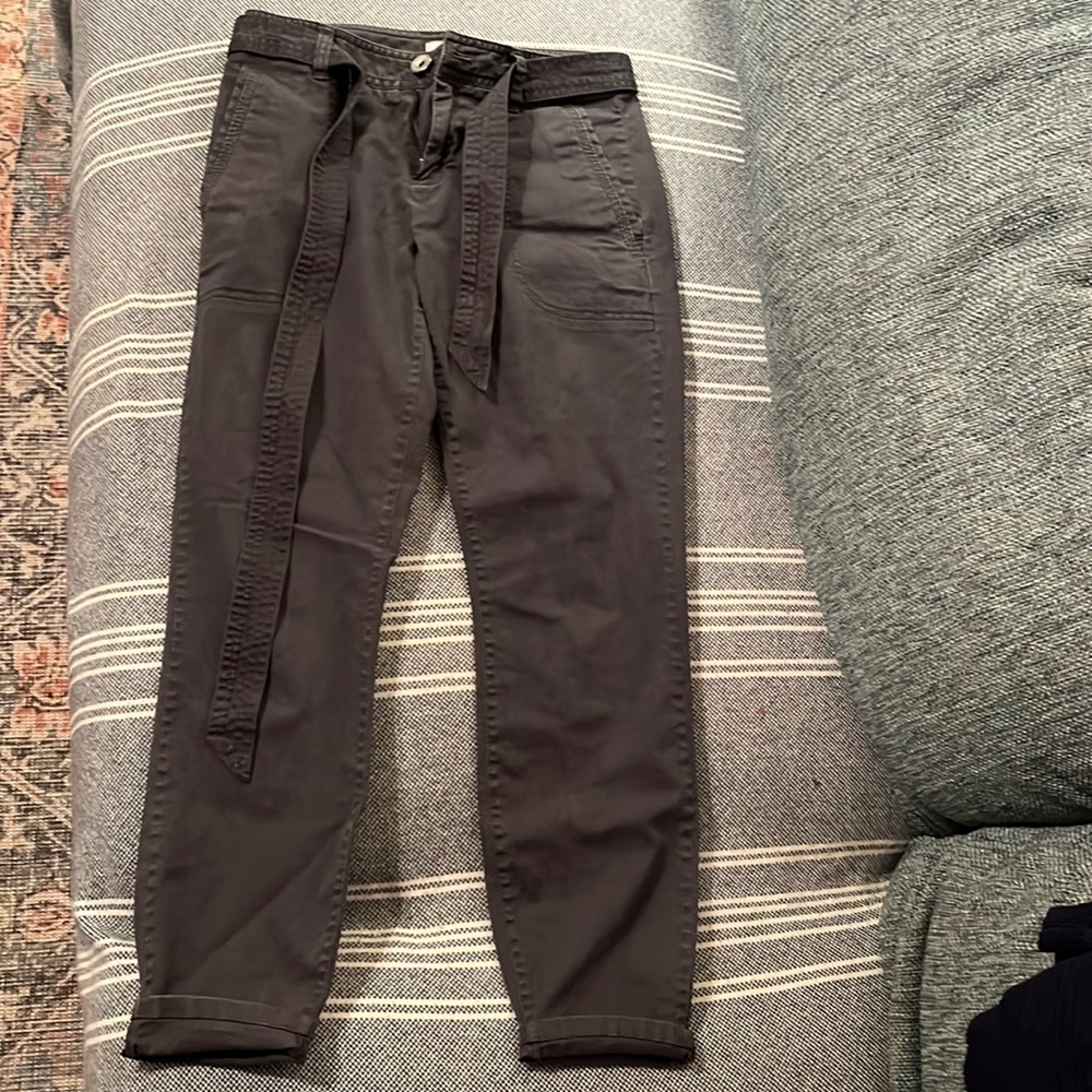 Vineyard vines canvas style pants on charcoal grey. Size 00
